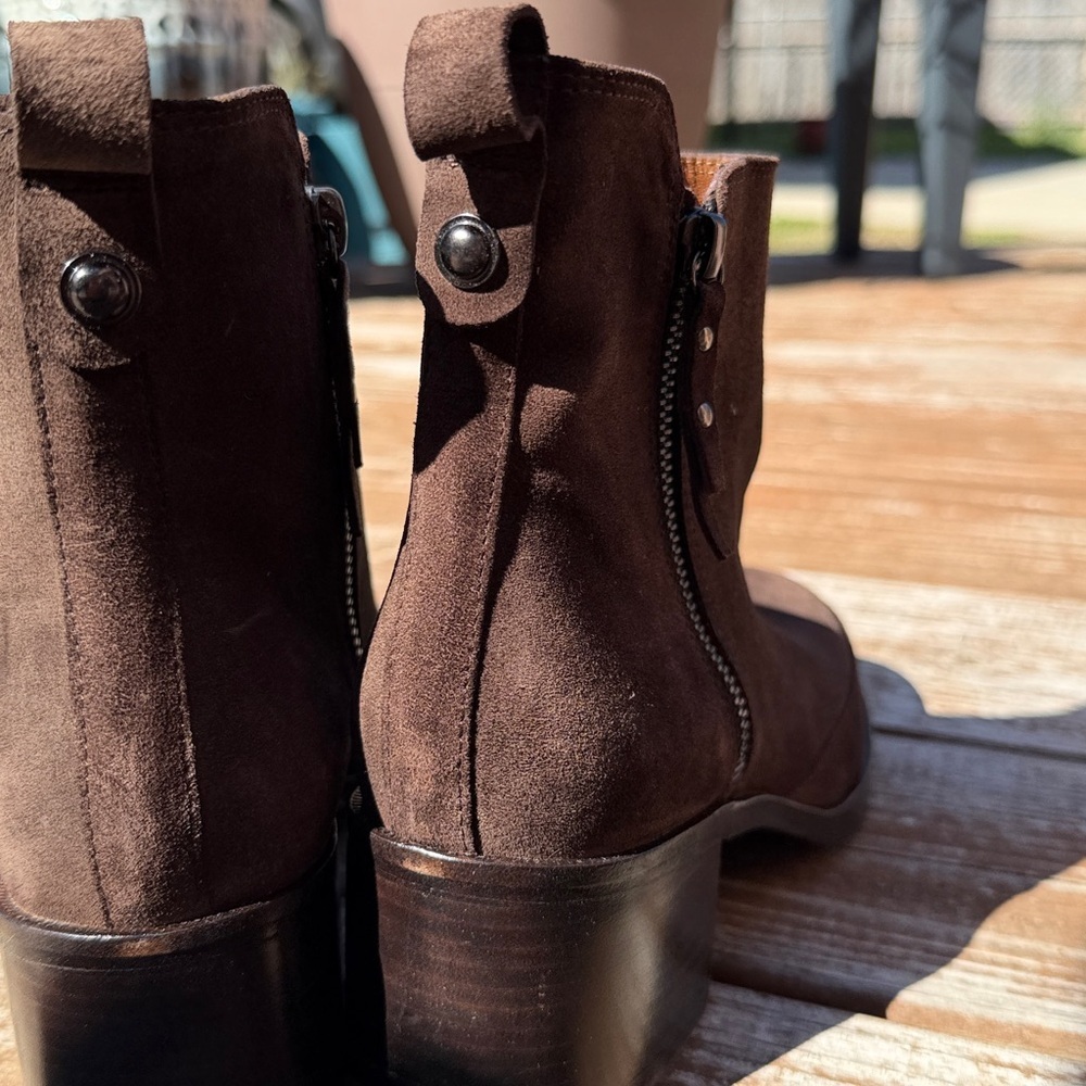 NWOT Homers Artisan Suede Ankle Heeled Booties size 6.5 - Picture 4 of 9